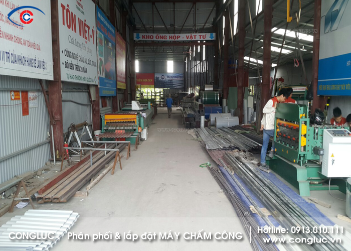Hình ảnh máy chấm công lắp tại xưởng tôn Vina Vĩnh Bảo
