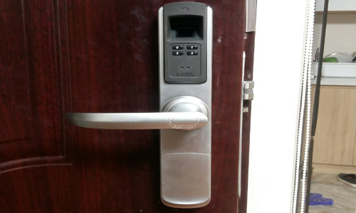Lắp khóa cửa vân tay Adel 5500 căn hộ 18 tầng 11 Tòa nhà SHP Hải Phòng