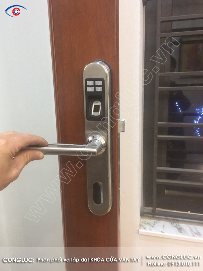 lắp đặt khóa cửa vân tay adel 5800 giá rẻ