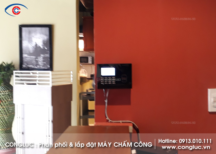 Lắp máy chấm công thẻ từ K300 tại nhà hàng Hồng Kông Quảng Ninh